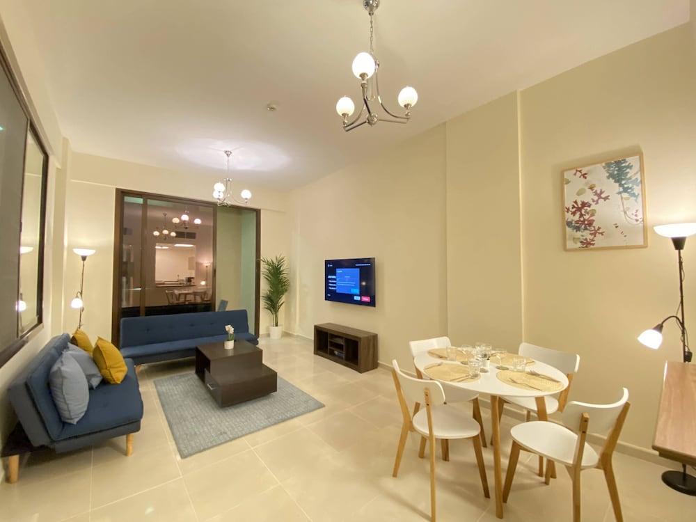Lux BnB 1BD JVC