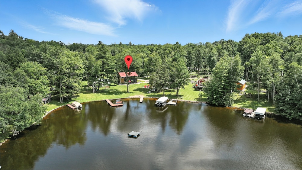 5 BR Family Hangout I Lake Views I Firepit
