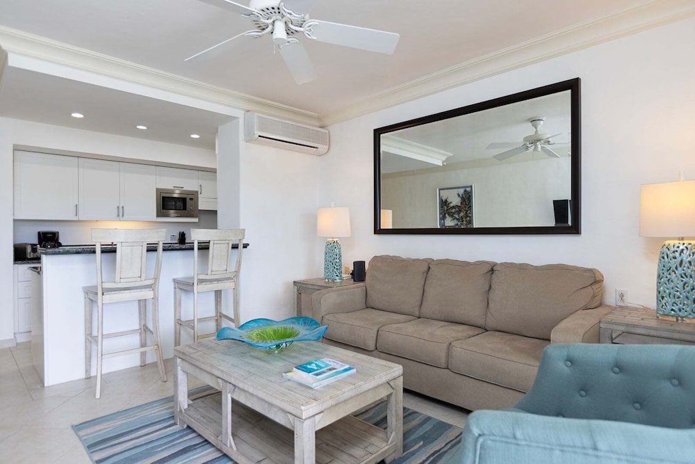 Glitter Bay Estate 414 1 Bedroom Apts