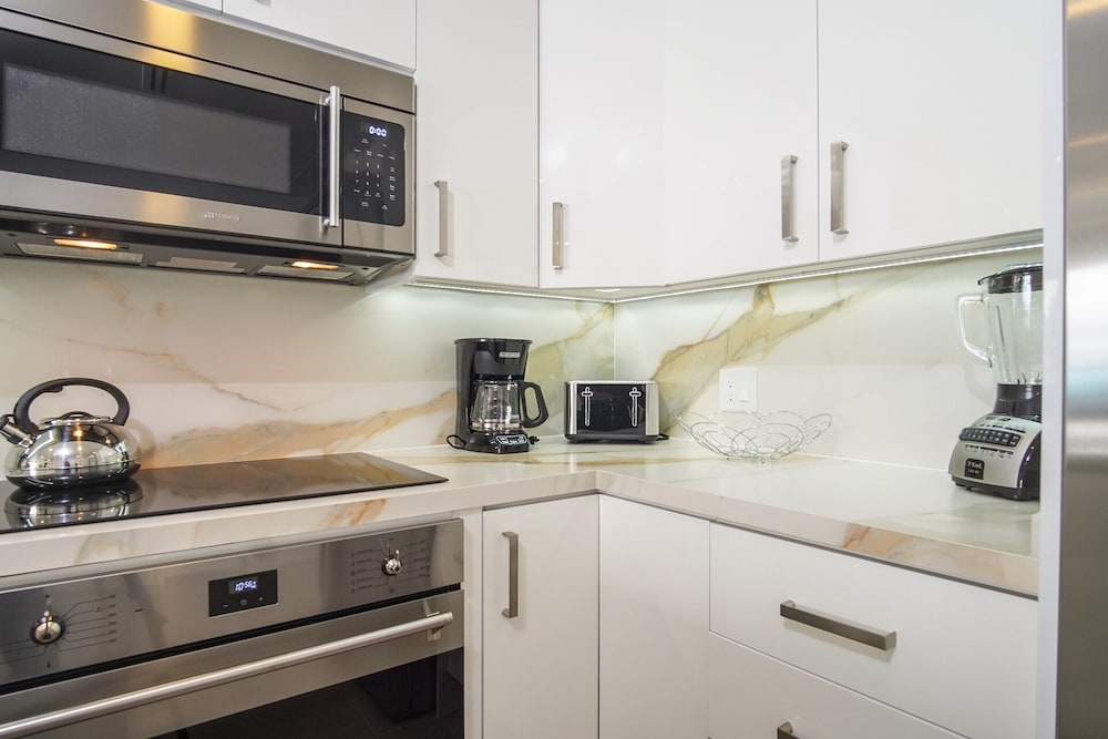 Stunning 1 Bedroom Condominium