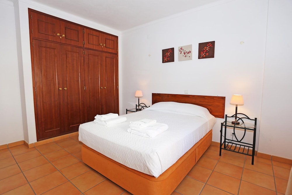 EE 01 - Bedroom 1 in Rossio Entrance Guesthouse