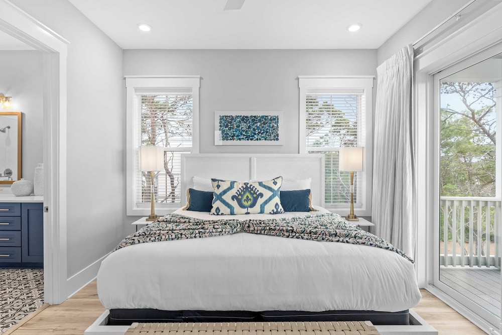 2 Homes in Inlet Beach by Avantstay Sleeps 24, Walk to Beach, Free Golf Cart, Rooftop Decks, Pool Access