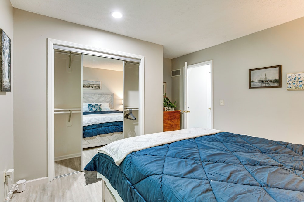 Shop, Dine & Unwind: Walkable Overland Park Home