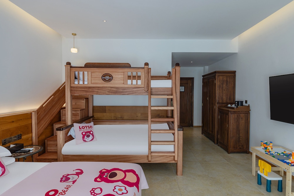 Yunfu Mid Hill Resort Hotel