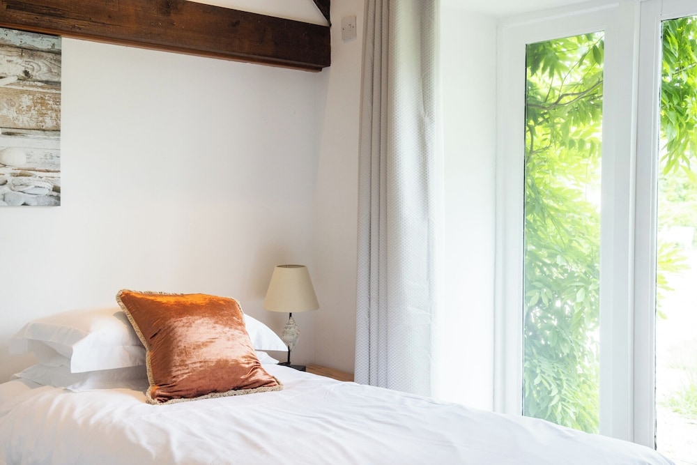 Deer Cottage at Rowden Manor - Sleeps 5 & Parking