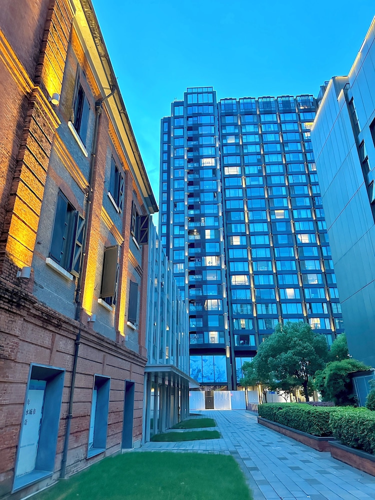Zhome-Three Bedroom Luxury Suite2