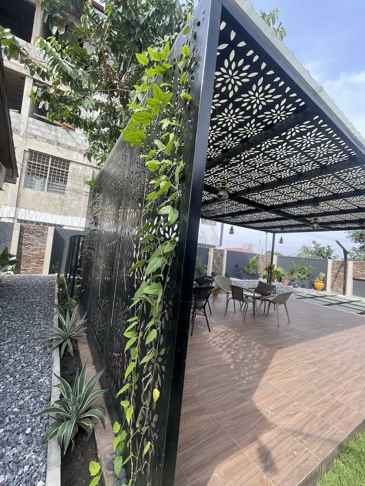 Traveller's Palm Court