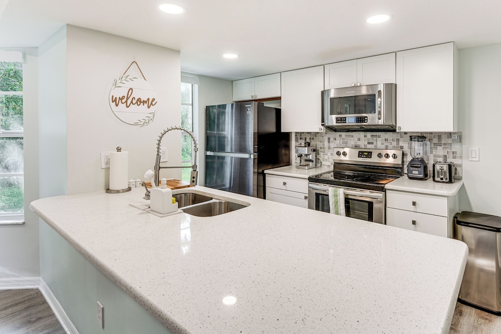Florida Fun! Family Condo w/ Pool, 8 Mi to WDW