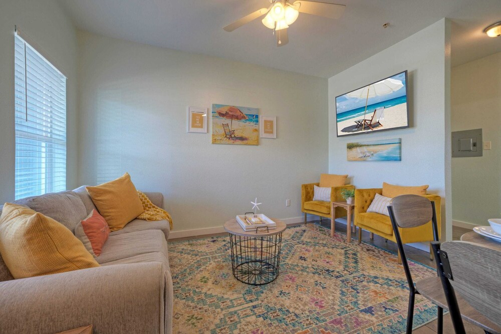 Sleeps 10 Two Condos. Pet-friendly + Beach Access