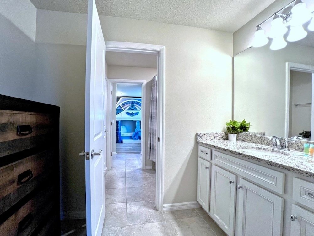 Stunning Themed 7 Bed Pool Home With Theater-3229l 7 Bedroom Home