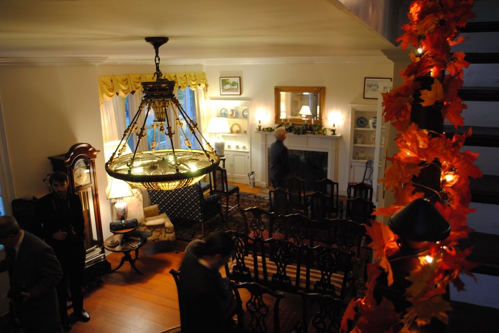 Inn On Poplar Hill