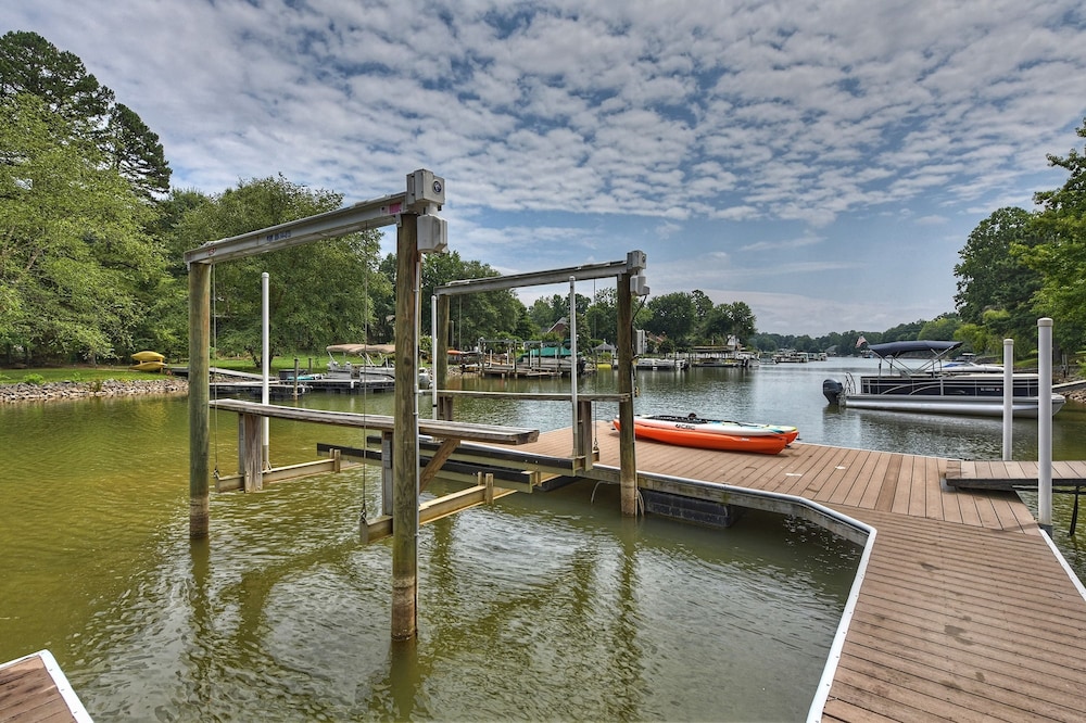 Shades of Summer by Avantstay Gazebo Dock View