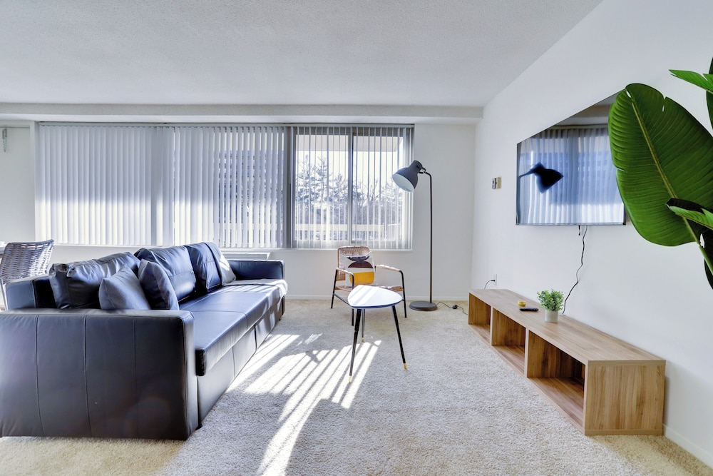 Crystal City Comfortable Apartments