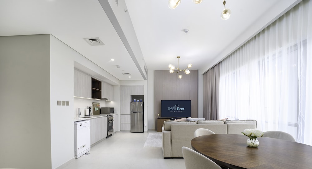 Chic 2 BR in Vida Residences Canal View