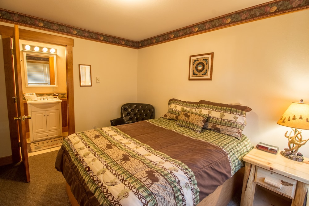 Marys Lake Lodge Mountain Resort and Condos