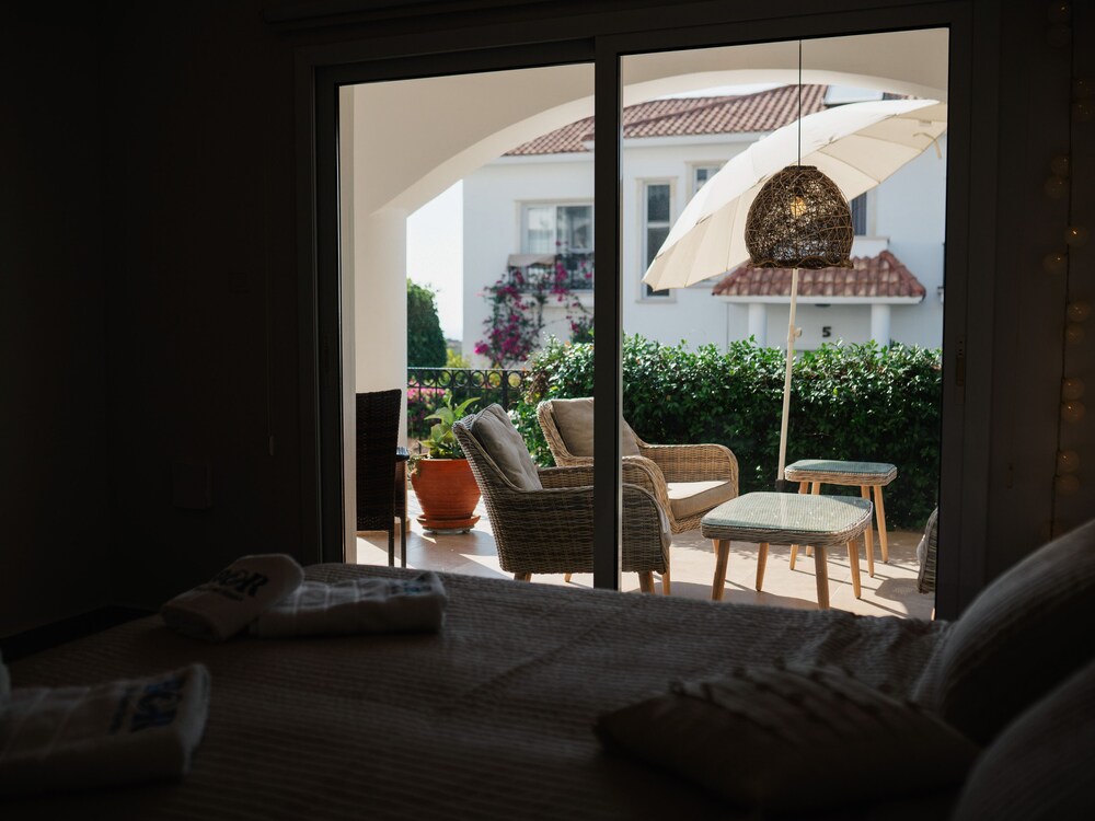 Sunny and Family Friendly Apartment Directly at the Pool