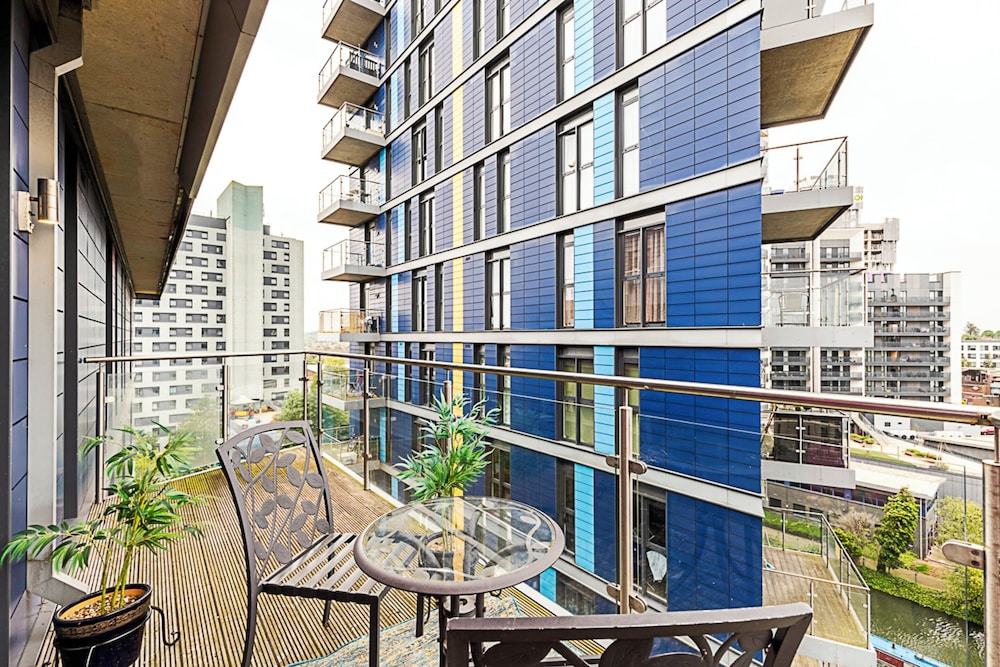 Vibrant London Canal Apartment