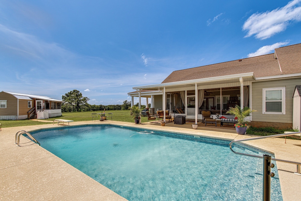BBQ Ready: Farm-style Kinston Hideaway w/ Pool