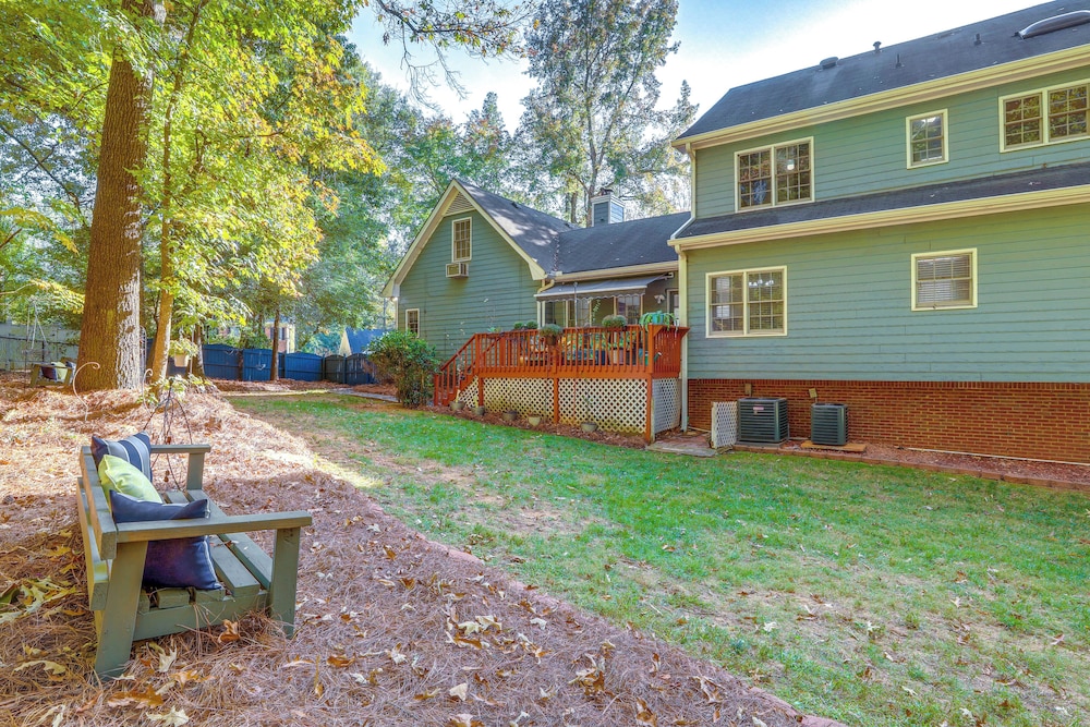 ~ 30 Mi to Atlanta - The Wellness Manor w/ Deck!