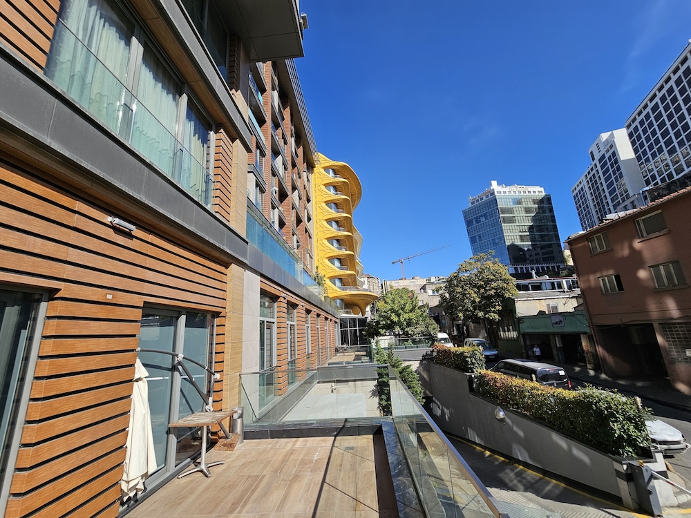 Perfect Residence Taksim with pool