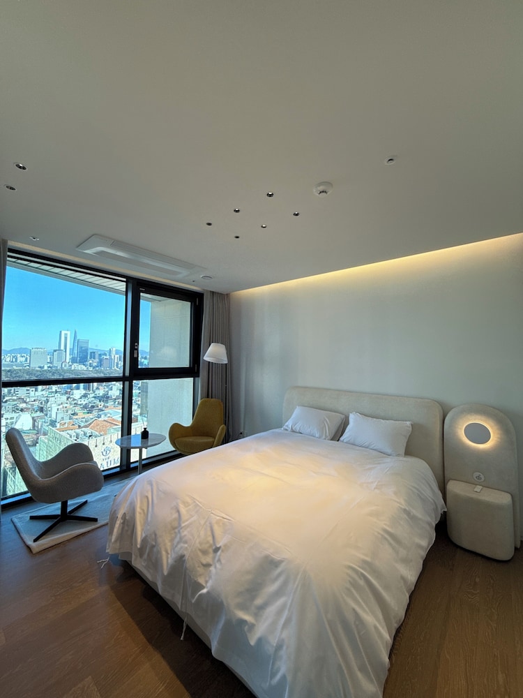 Caelum Black Gangnam Luxury Apt