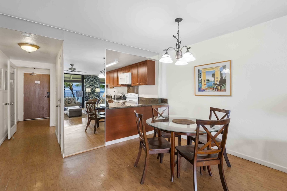 Lauloa 410 - Top Floor, Oceanfront Lanai, Molokini & Halaeakala Views, Split A/C