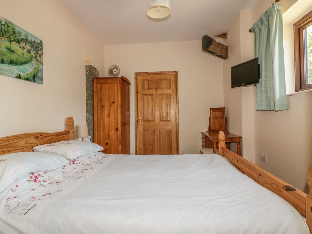 Garras Barn view 5