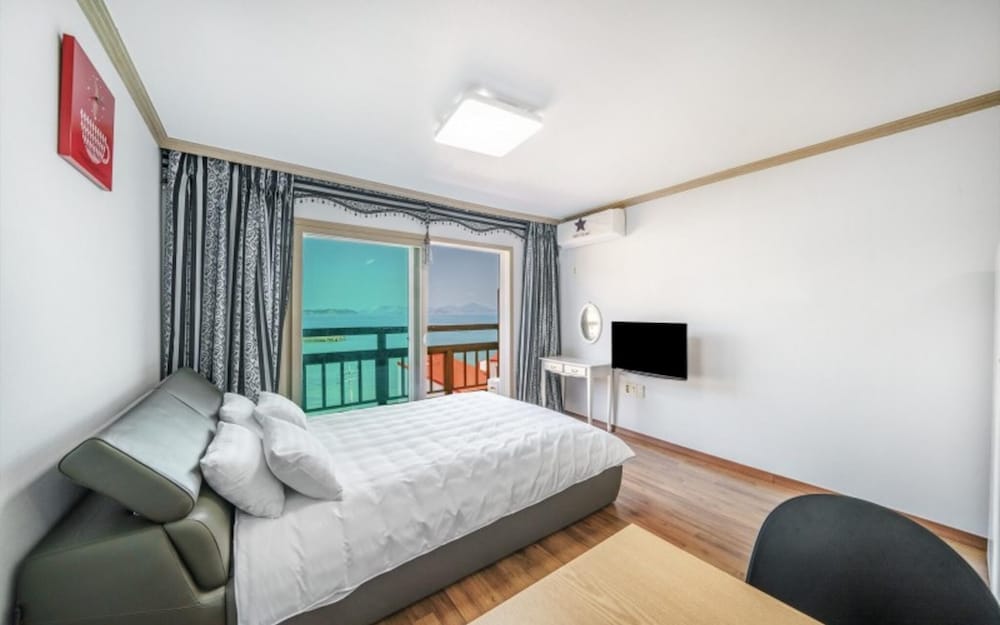 Geojedo Ocean View Dumo Mongdol Pension