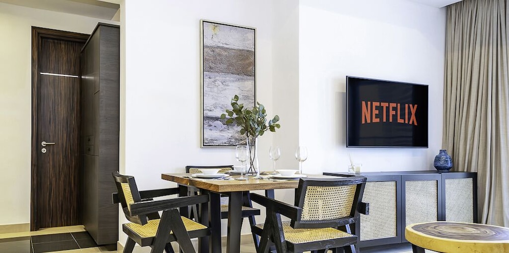 LUX The Bonnington JLT Suite 2