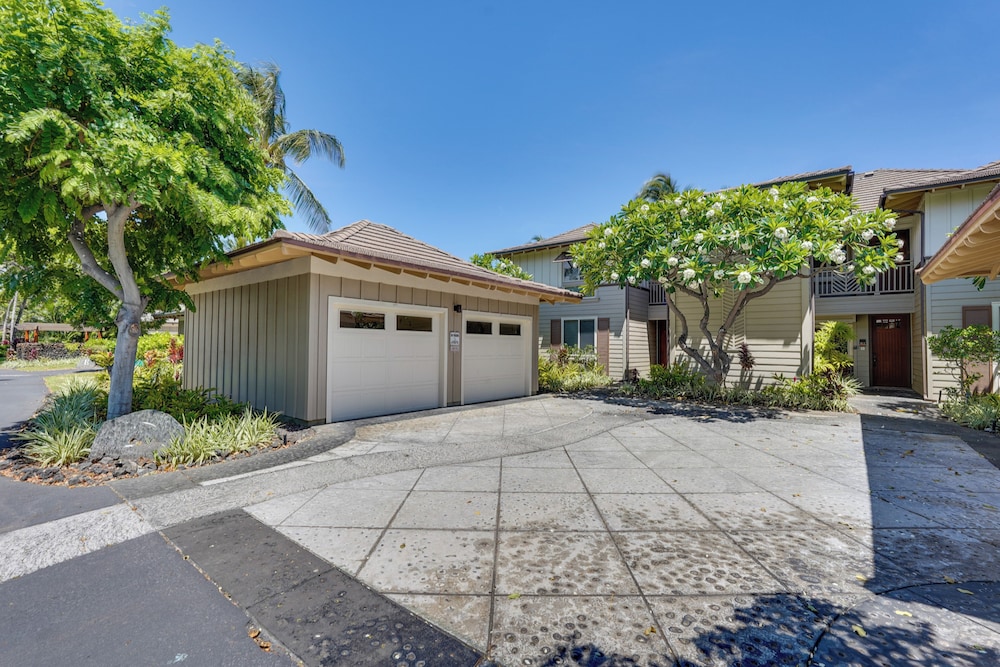 Luxe Maunalani Resort Condo w/ Pool + Beach Access view 3