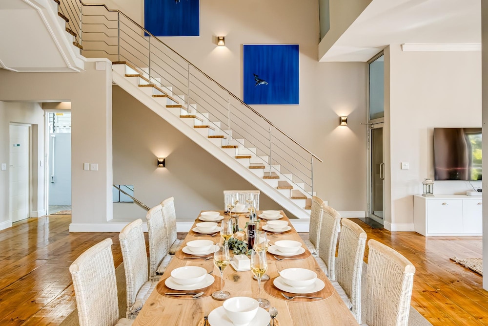Camps Bay 4bed Villa w Pool Luxe on Central
