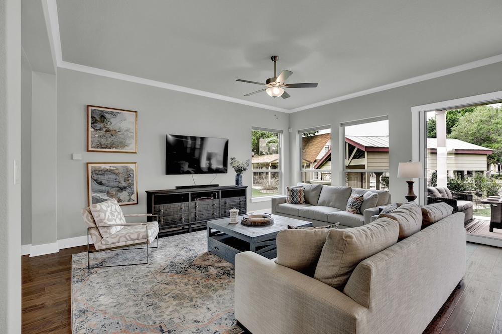 Stunning Luxury Home on Lake Lbj! - Property Image 34