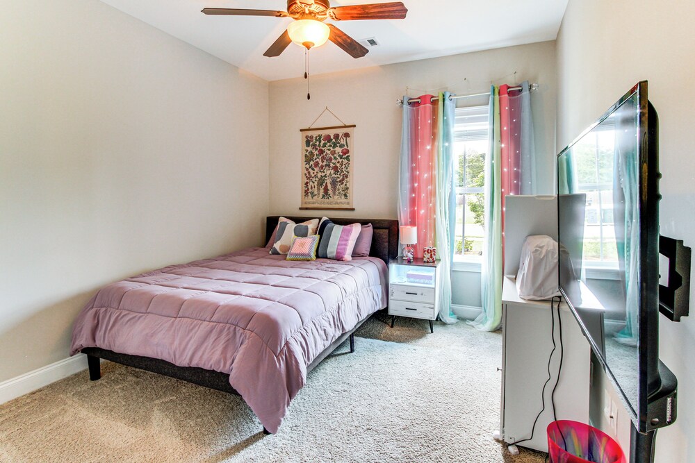 4 Mi to Dtwn: Stylish Home w/ Large Yard in Dothan