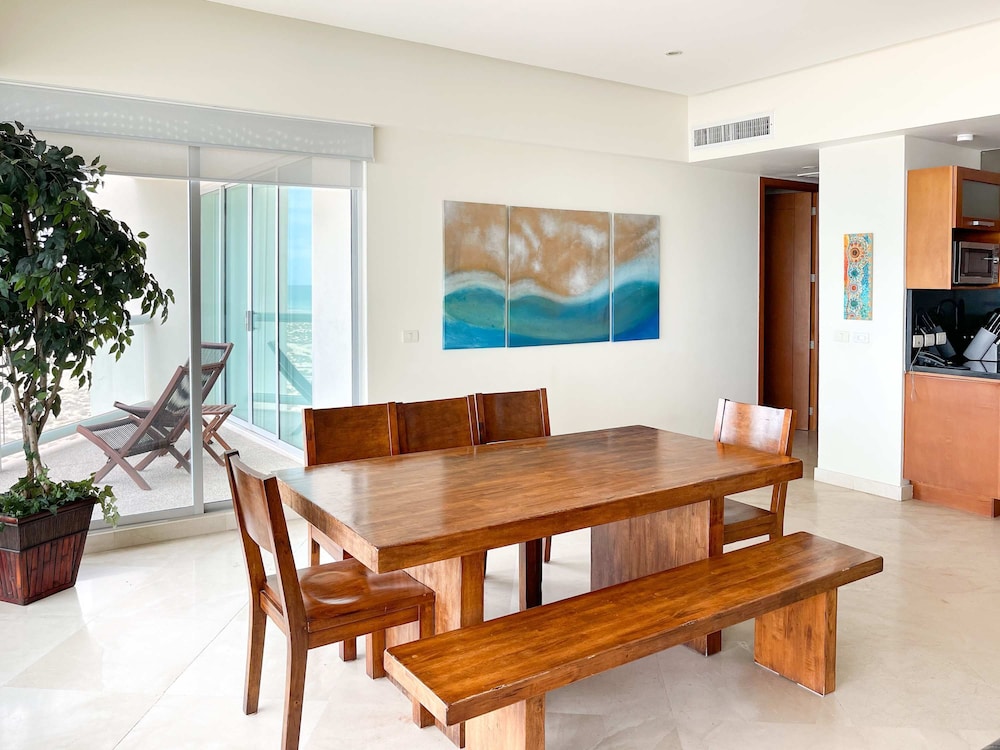 Quiet Beachfront Condo With Pools Private Beach