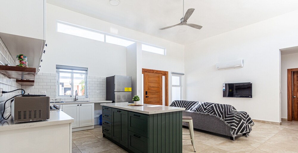 Spacious Family Suite, Ocean Village!