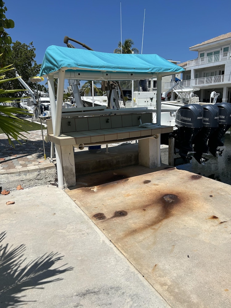 Delightful Vacation Home Located In The Popular Islamorada Neighborhood Of Port Antigua. 3 Bedroom Home by RedAwning