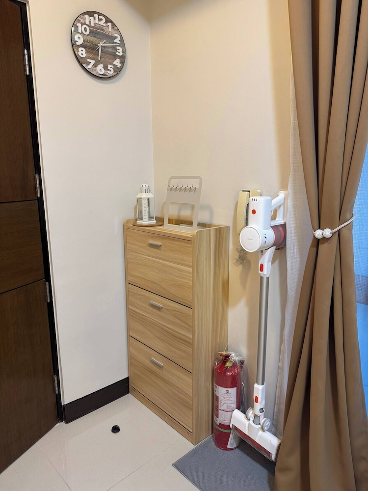 Modern & Spacious 2BR 68 sqm Condo in Manhattan Heights Pool View