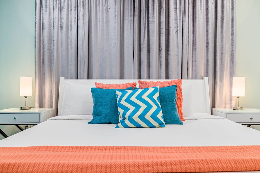 Oceanside Luxury The Cove Palm Beach 2BR 2 5BA