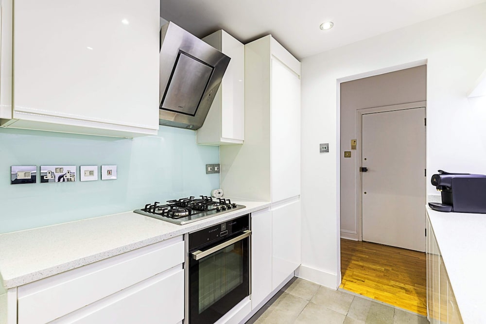 Charming Two-Bedroom Flat in West Hampstead