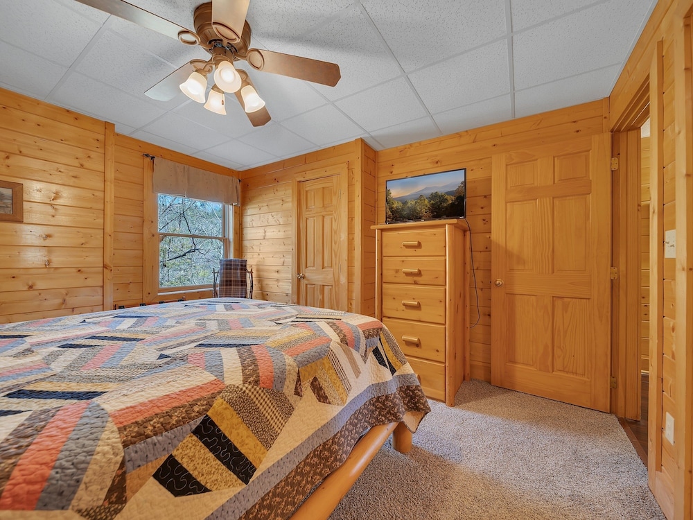 Ern821 - Tranquil Times 5 Bedroom Cabin