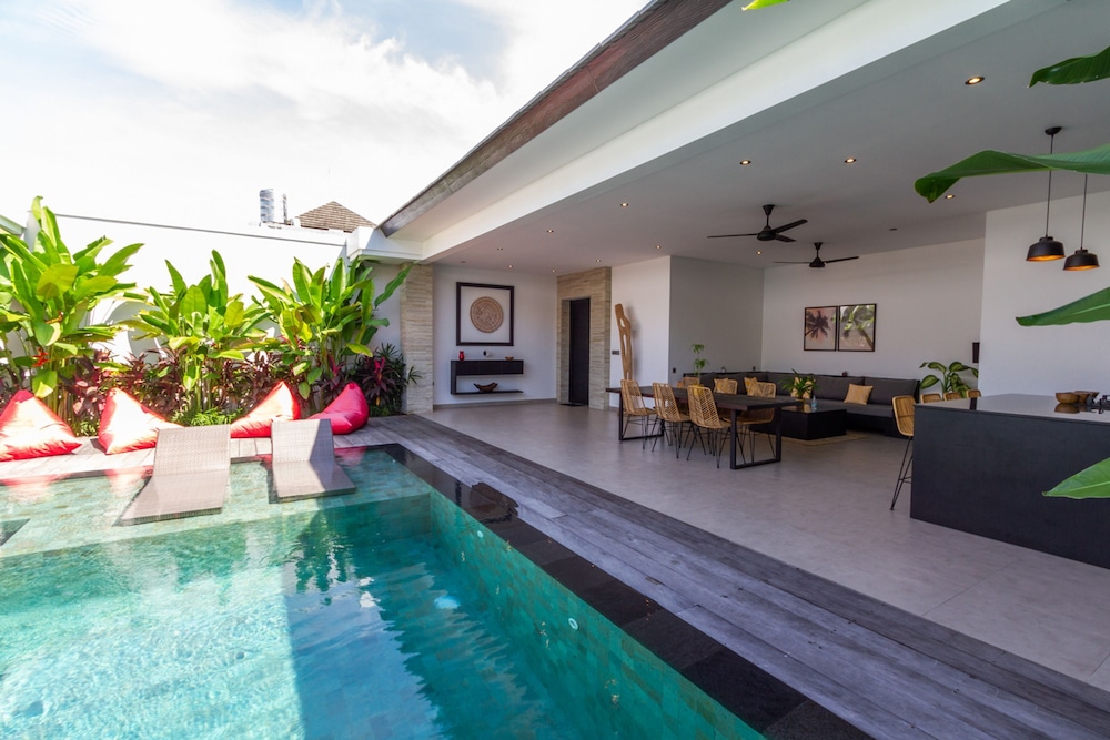 Villa Lys by Alfred in Bali - Charming 3BD Villa w Pool View Near Berawa Beach
