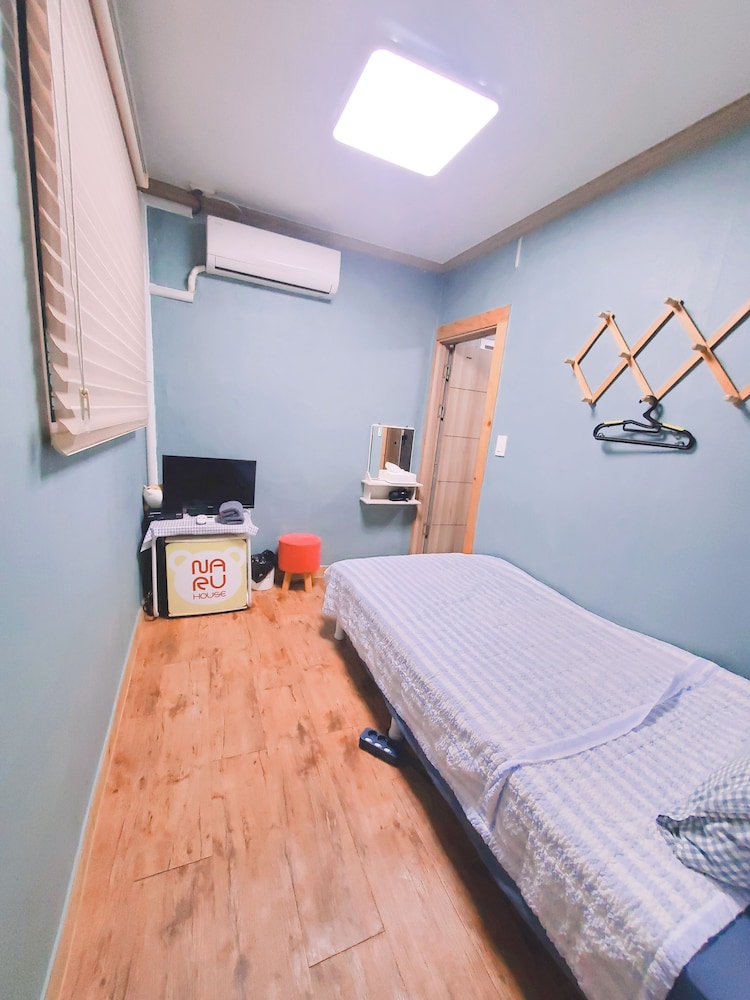 Naru Hostel