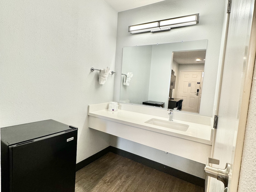 Motel 6 Bellflower, CA - Los Angeles