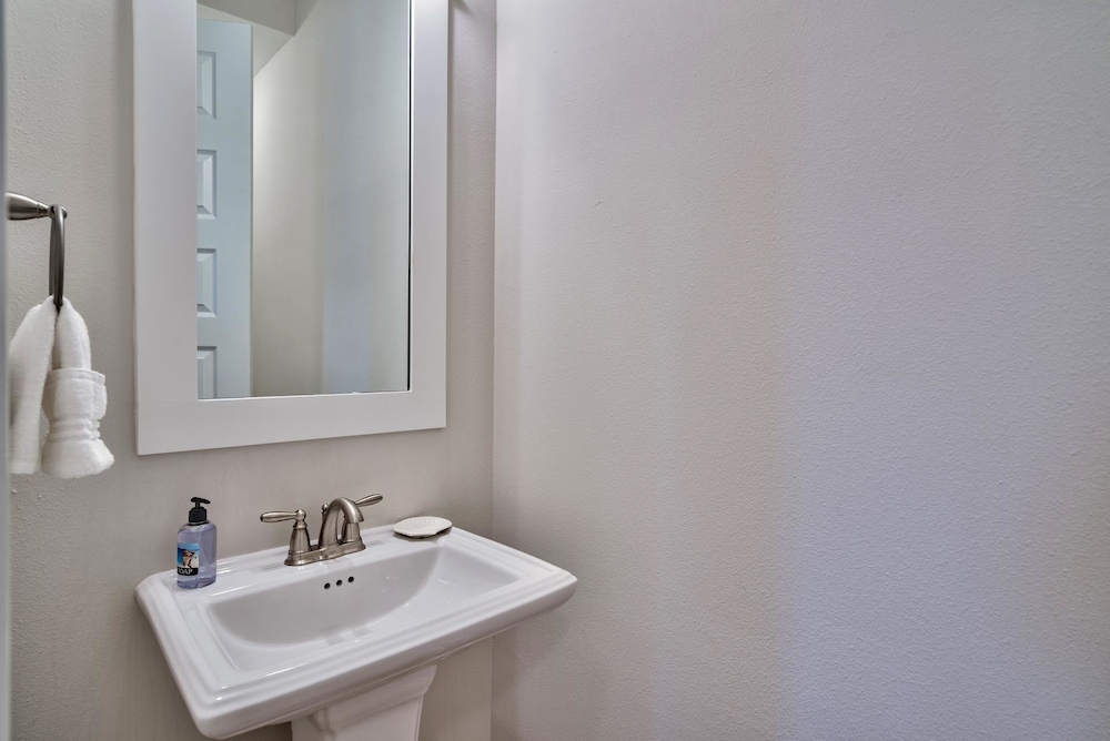 JACK's Place 3 Bedroom Condo By Coastal Dreamin