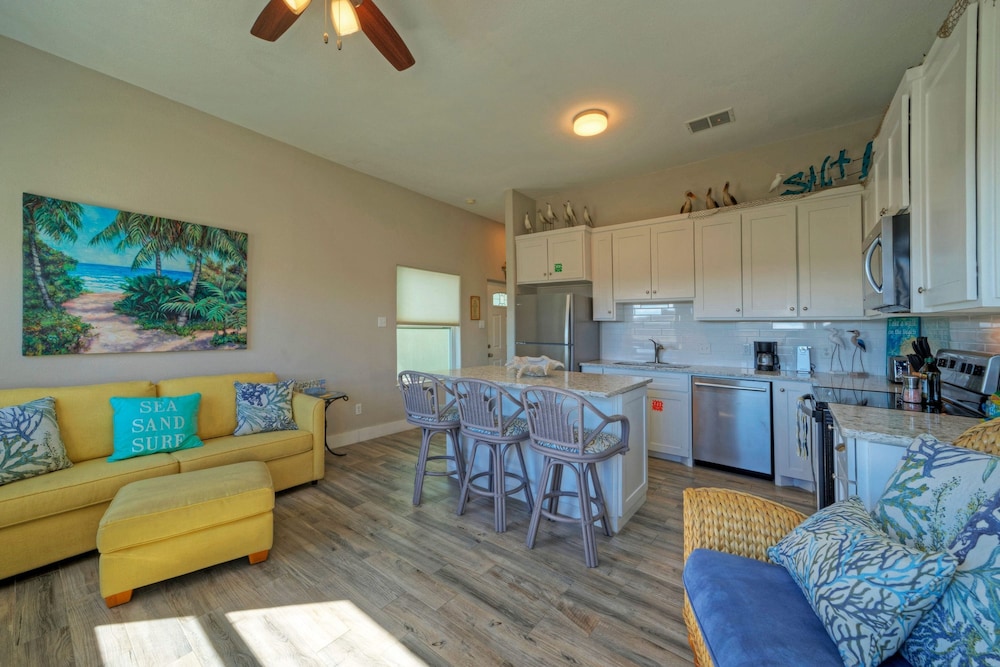 Coastal Soiree Ocean Views Game Room Steps From Port Aransas Beaches