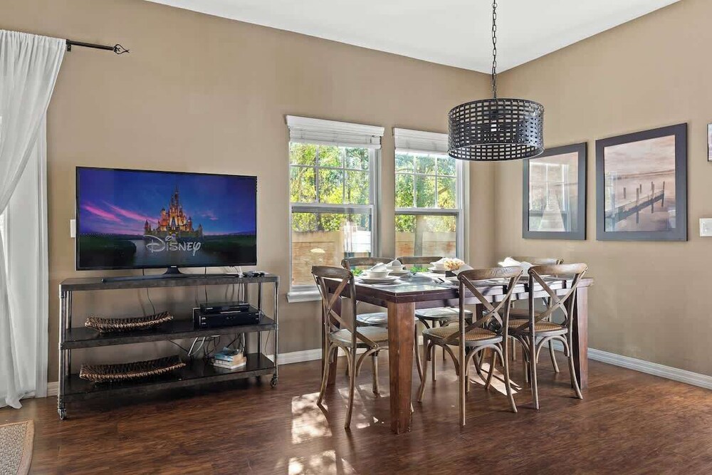 Kissimmee 4BR Townhouse: Perfect for Families!