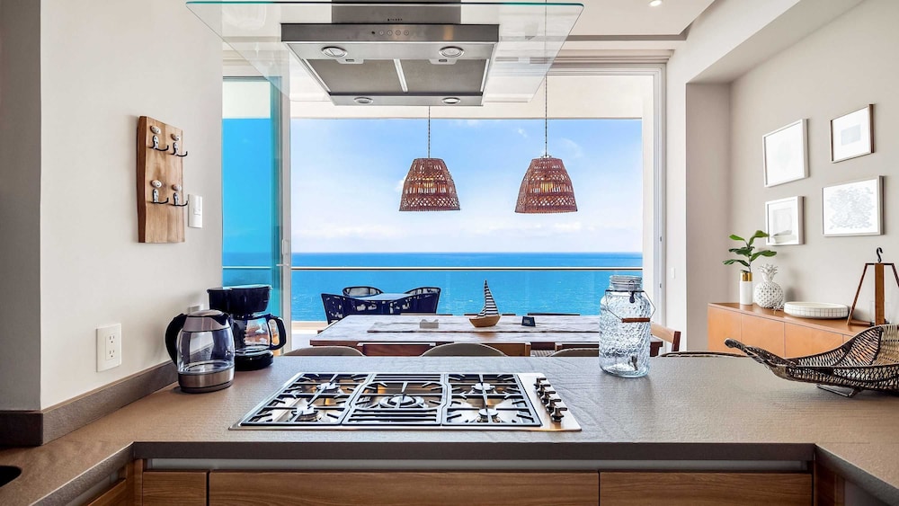 Panoramic Hot Tub Oceanview Luxury 4BR Penthouse