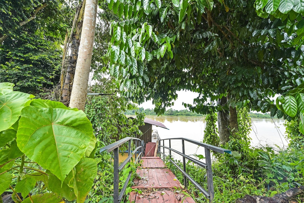 OYO HOME 90682 Liliz Mambang Farmstay photo 3
