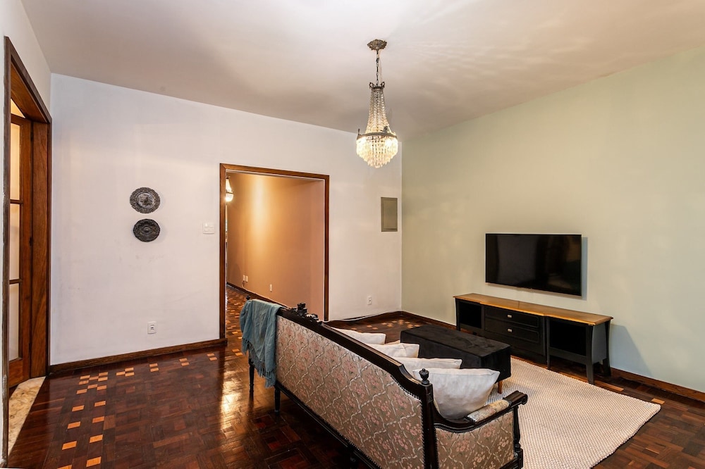 4bdrs, Balcony w/ Sea View, and Garagea 3730/201