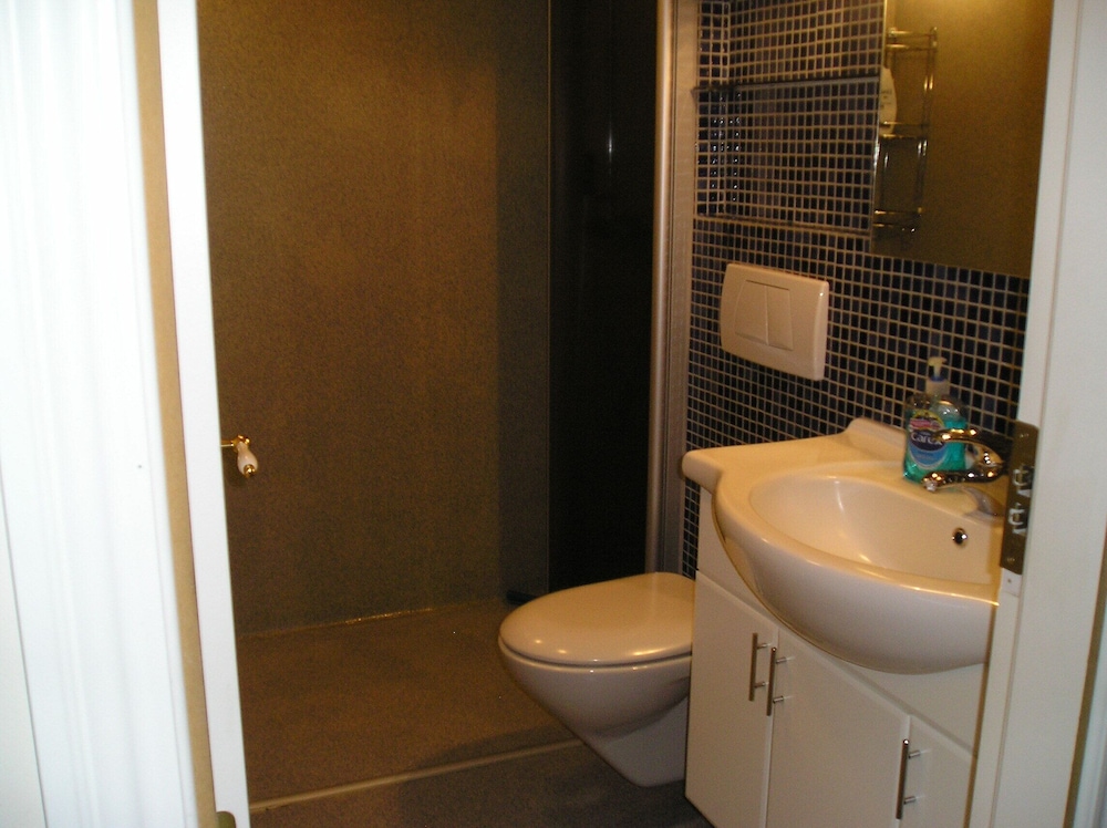 Three Sisters Studio Apartments